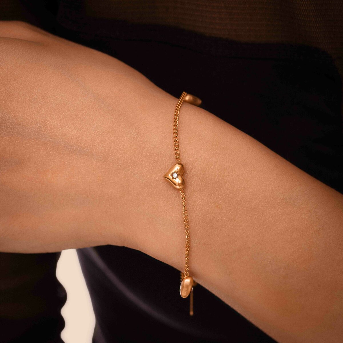 https://m.clubbella.co/product/laura-infinity-heart-bracelet/ sszz-8